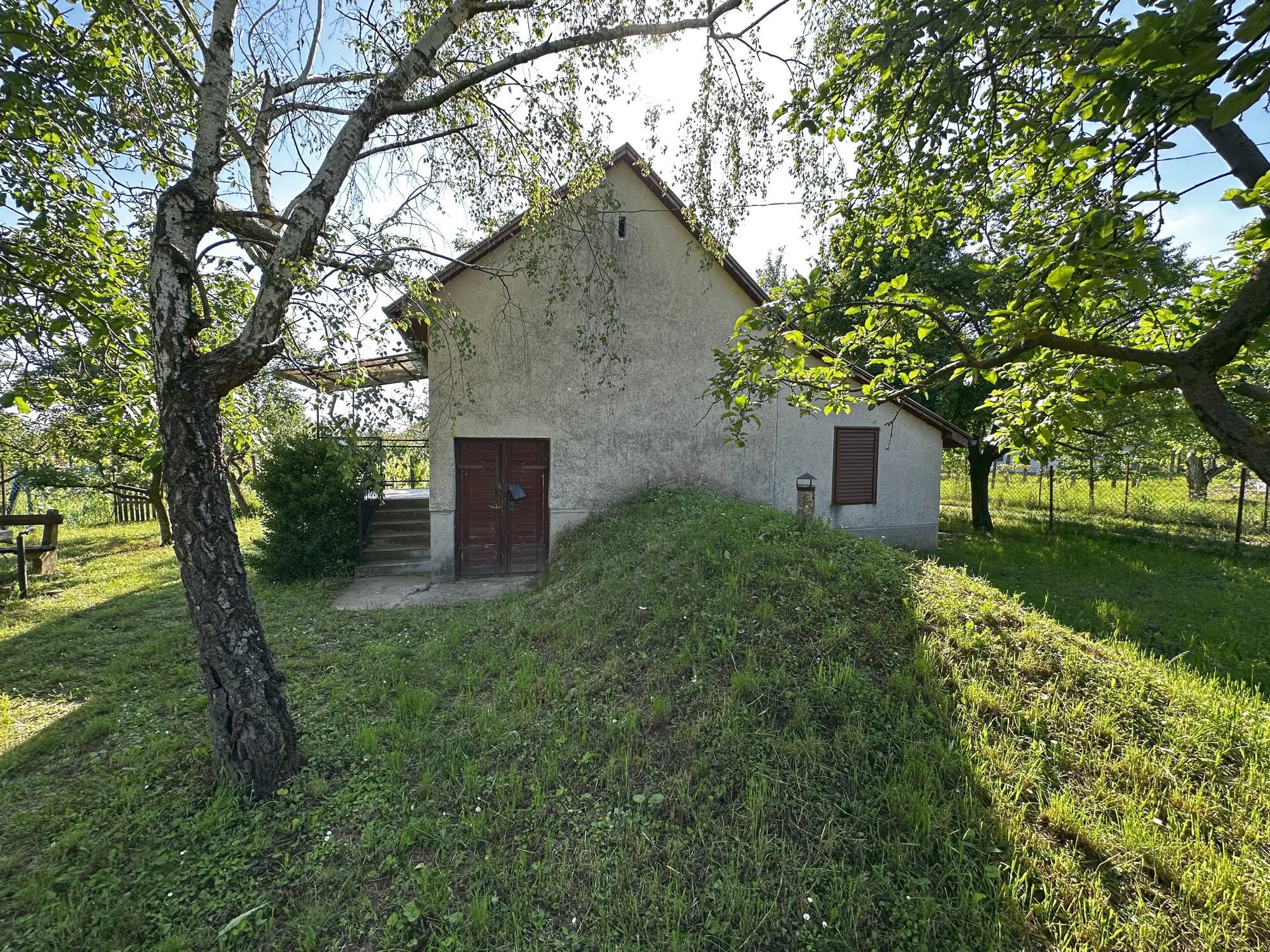 A ház a kert felől